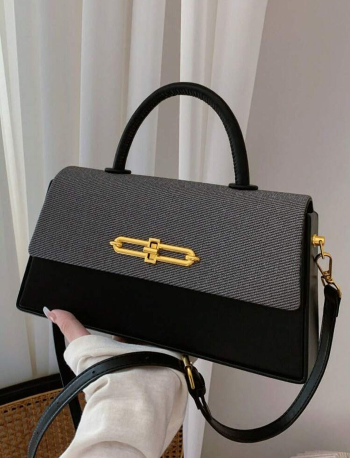 Squared box handbag