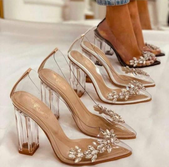 Floral rhinestones pump